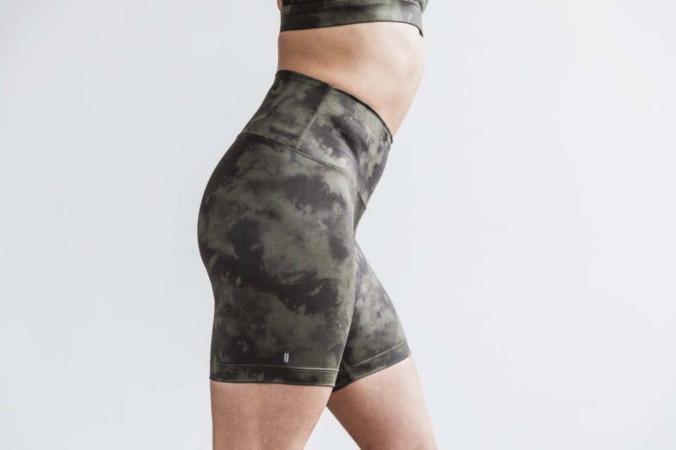 NOBULL High-Rise Short 6" (Tie-Dye) Army