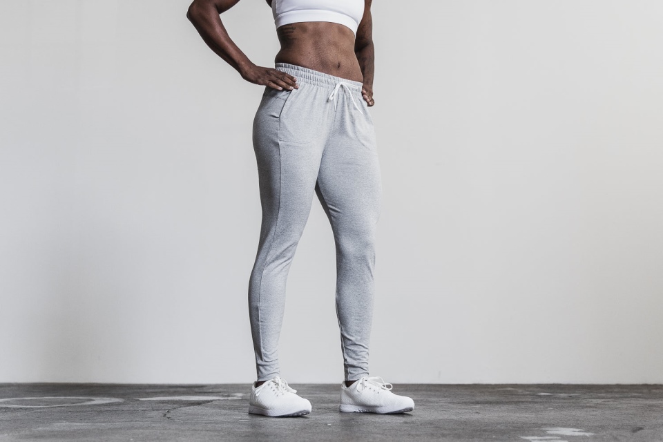 NOBULL Women's Jogger Light Heather Grey